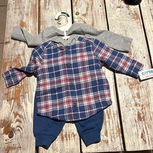 A three piece for boys super cute comes with joggers a sweater and a shirt